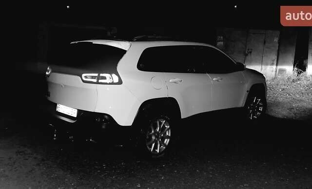 Білий Джип Cherokee, об'ємом двигуна 3.24 л та пробігом 203 тис. км за 13100 $, фото 1 на Automoto.ua