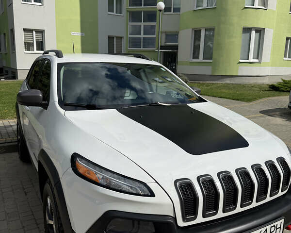 Білий Джип Cherokee, об'ємом двигуна 3.24 л та пробігом 175 тис. км за 16000 $, фото 1 на Automoto.ua