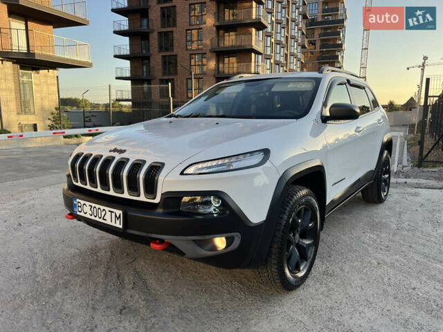 Білий Джип Cherokee, об'ємом двигуна 2.36 л та пробігом 184 тис. км за 13800 $, фото 1 на Automoto.ua