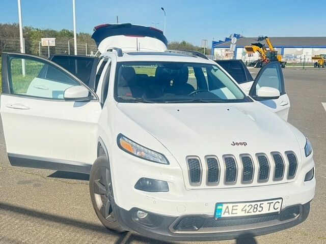 Білий Джип Cherokee, об'ємом двигуна 3.2 л та пробігом 126 тис. км за 12000 $, фото 1 на Automoto.ua