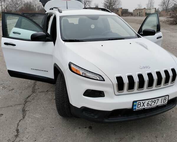 Білий Джип Cherokee, об'ємом двигуна 2.36 л та пробігом 149 тис. км за 14900 $, фото 1 на Automoto.ua