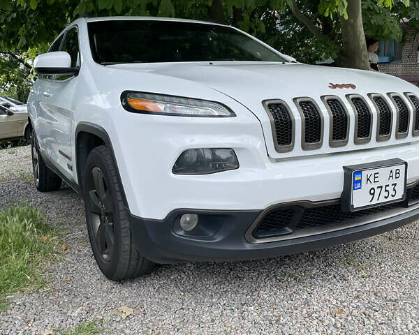 Белый Джип Чероки, объемом двигателя 3.24 л и пробегом 168 тыс. км за 13999 $, фото 1 на Automoto.ua