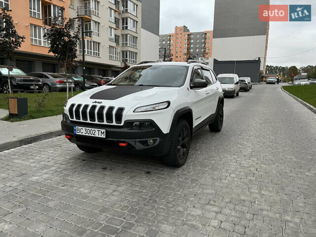 Белый Джип Чероки, объемом двигателя 2.4 л и пробегом 160 тыс. км за 13650 $, фото 1 на Automoto.ua