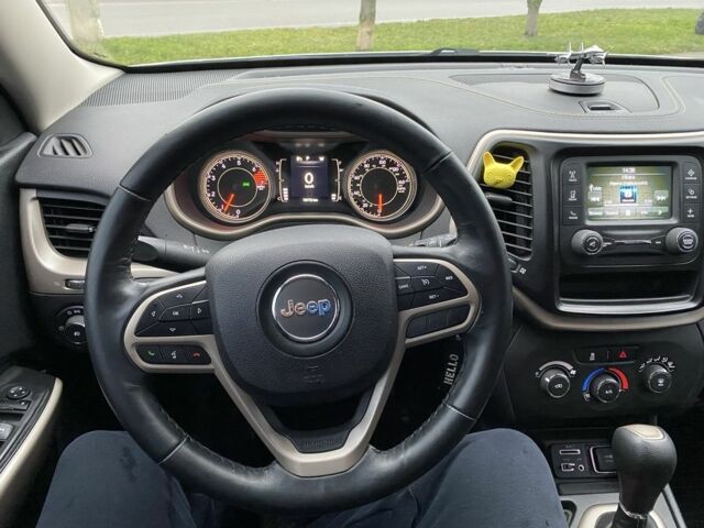 Білий Джип Cherokee, об'ємом двигуна 2.4 л та пробігом 71 тис. км за 15000 $, фото 1 на Automoto.ua