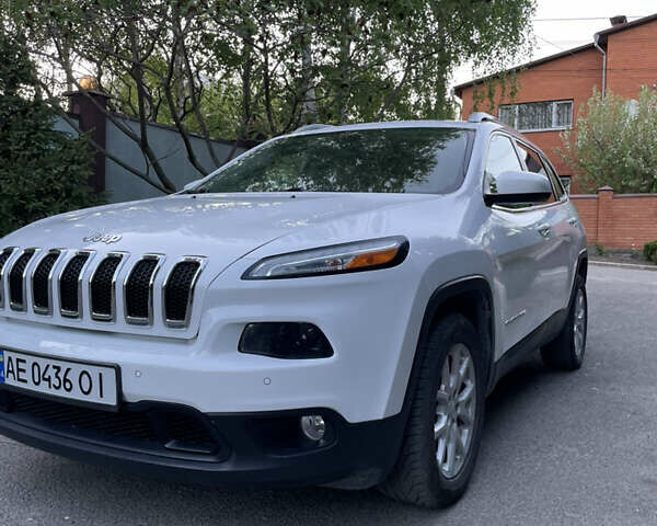 Білий Джип Cherokee, об'ємом двигуна 2.36 л та пробігом 117 тис. км за 13999 $, фото 1 на Automoto.ua