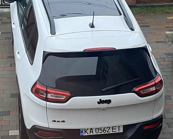 Белый Джип Чероки, объемом двигателя 2.36 л и пробегом 80 тыс. км за 16700 $, фото 1 на Automoto.ua