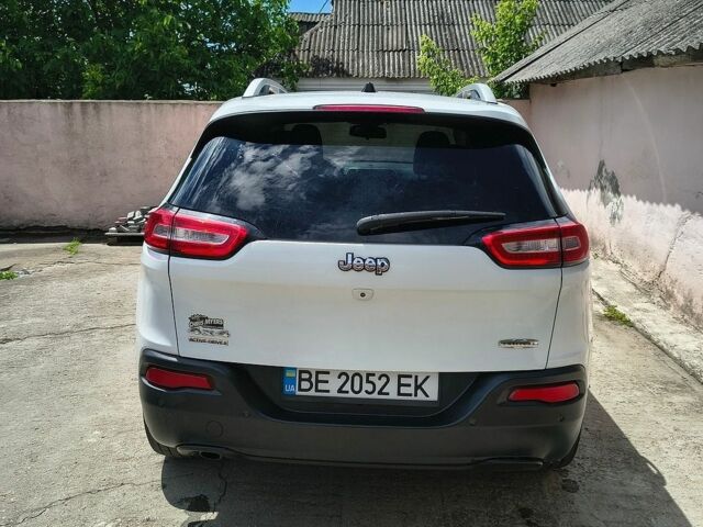 Білий Джип Cherokee, об'ємом двигуна 2.36 л та пробігом 243 тис. км за 12500 $, фото 1 на Automoto.ua