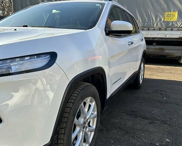 Білий Джип Cherokee, об'ємом двигуна 2.36 л та пробігом 65 тис. км за 16700 $, фото 1 на Automoto.ua