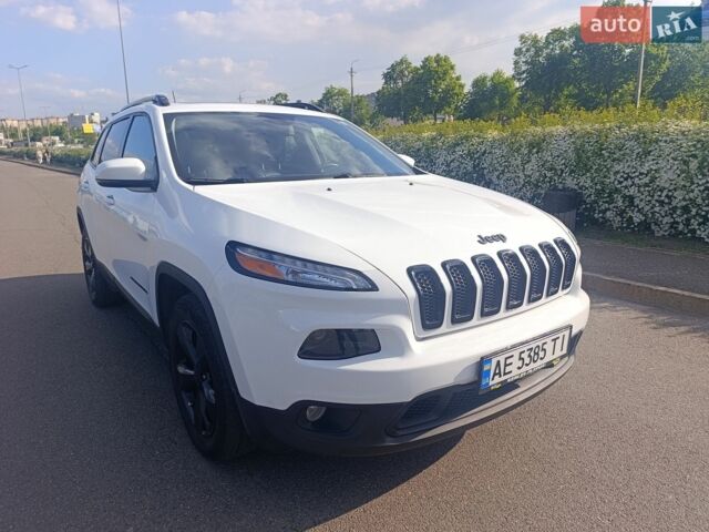 Білий Джип Cherokee, об'ємом двигуна 3.24 л та пробігом 110 тис. км за 17400 $, фото 1 на Automoto.ua