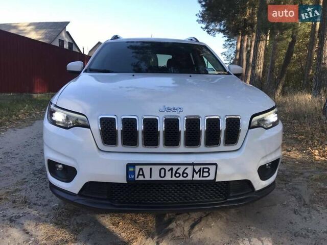 Белый Джип Чероки, объемом двигателя 2.36 л и пробегом 77 тыс. км за 15950 $, фото 1 на Automoto.ua