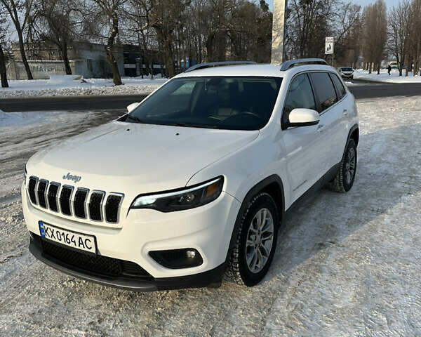 Білий Джип Cherokee, об'ємом двигуна 2.36 л та пробігом 135 тис. км за 16700 $, фото 1 на Automoto.ua