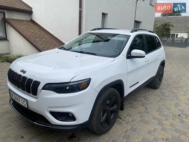 Білий Джип Cherokee, об'ємом двигуна 2.36 л та пробігом 130 тис. км за 17700 $, фото 1 на Automoto.ua
