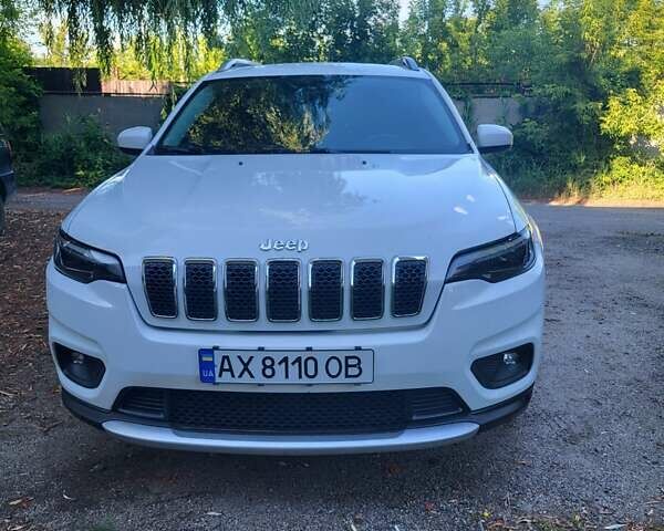 Білий Джип Cherokee, об'ємом двигуна 2.36 л та пробігом 185 тис. км за 15000 $, фото 1 на Automoto.ua