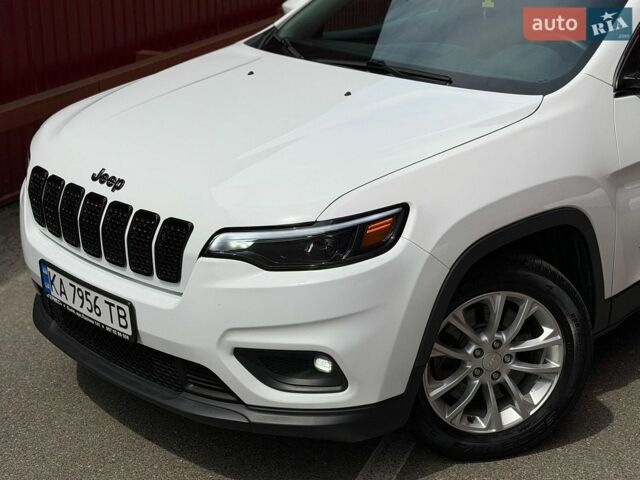 Білий Джип Cherokee, об'ємом двигуна 2.36 л та пробігом 164 тис. км за 13900 $, фото 1 на Automoto.ua