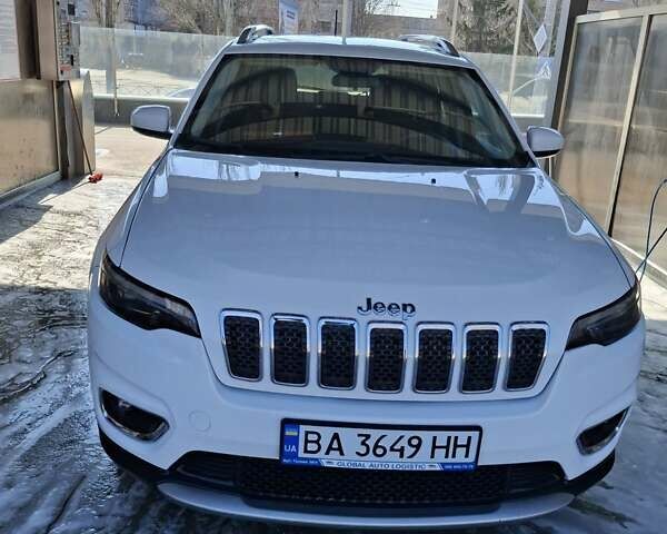Белый Джип Чероки, объемом двигателя 2.36 л и пробегом 138 тыс. км за 16900 $, фото 1 на Automoto.ua