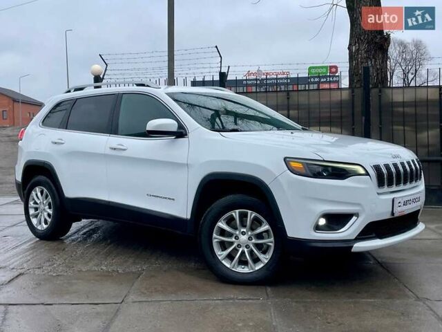 Белый Джип Чероки, объемом двигателя 2.36 л и пробегом 85 тыс. км за 14990 $, фото 1 на Automoto.ua