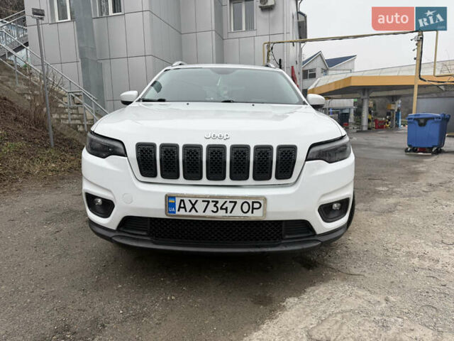 Белый Джип Чероки, объемом двигателя 2.36 л и пробегом 145 тыс. км за 15300 $, фото 1 на Automoto.ua