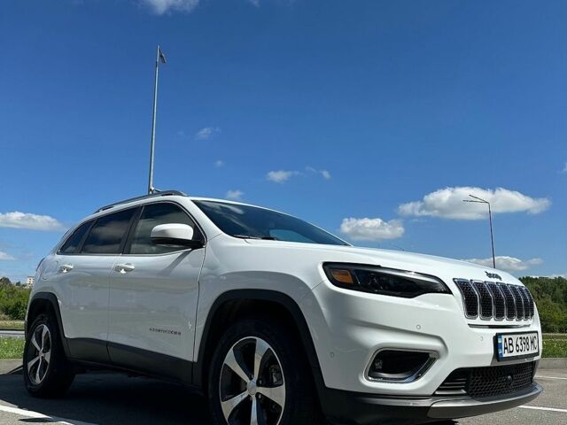 Білий Джип Cherokee, об'ємом двигуна 3.24 л та пробігом 117 тис. км за 22000 $, фото 1 на Automoto.ua