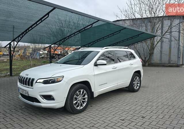 Белый Джип Чероки, объемом двигателя 2.36 л и пробегом 137 тыс. км за 16000 $, фото 1 на Automoto.ua