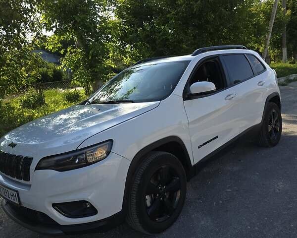 Белый Джип Чероки, объемом двигателя 2.36 л и пробегом 76 тыс. км за 19300 $, фото 1 на Automoto.ua