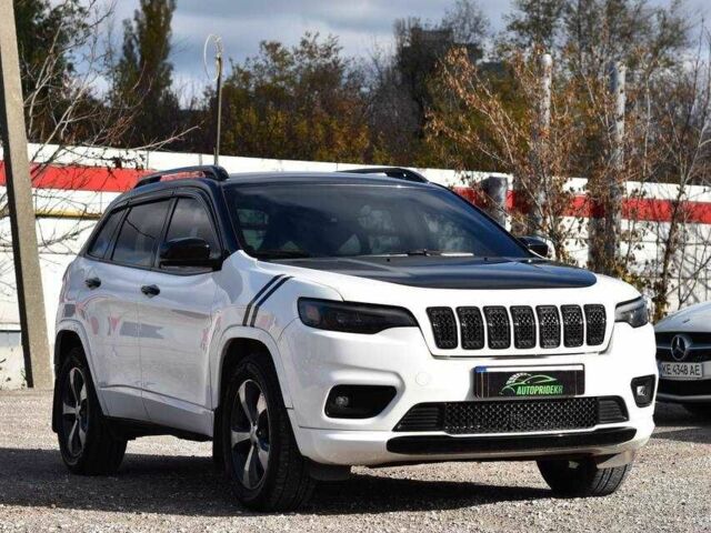 Білий Джип Cherokee, об'ємом двигуна 3.2 л та пробігом 83 тис. км за 18900 $, фото 1 на Automoto.ua