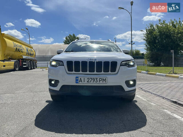 Білий Джип Cherokee, об'ємом двигуна 2.36 л та пробігом 120 тис. км за 15000 $, фото 1 на Automoto.ua