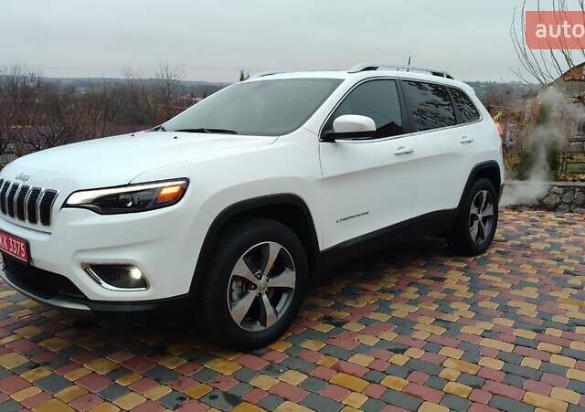 Білий Джип Cherokee, об'ємом двигуна 3.2 л та пробігом 67 тис. км за 18500 $, фото 1 на Automoto.ua