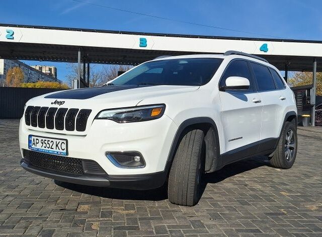 Білий Джип Cherokee, об'ємом двигуна 3.2 л та пробігом 102 тис. км за 19500 $, фото 1 на Automoto.ua