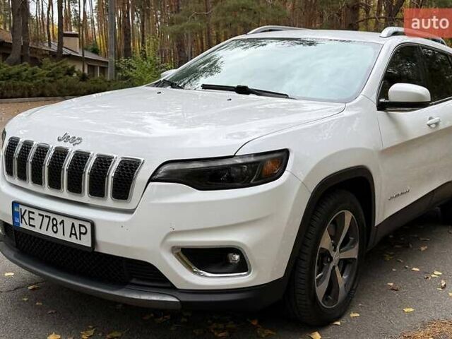 Білий Джип Cherokee, об'ємом двигуна 2.36 л та пробігом 170 тис. км за 18500 $, фото 1 на Automoto.ua