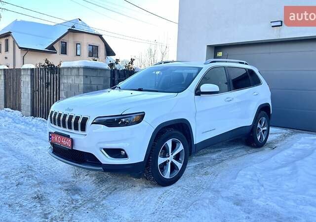 Белый Джип Чероки, объемом двигателя 3.24 л и пробегом 144 тыс. км за 18400 $, фото 1 на Automoto.ua