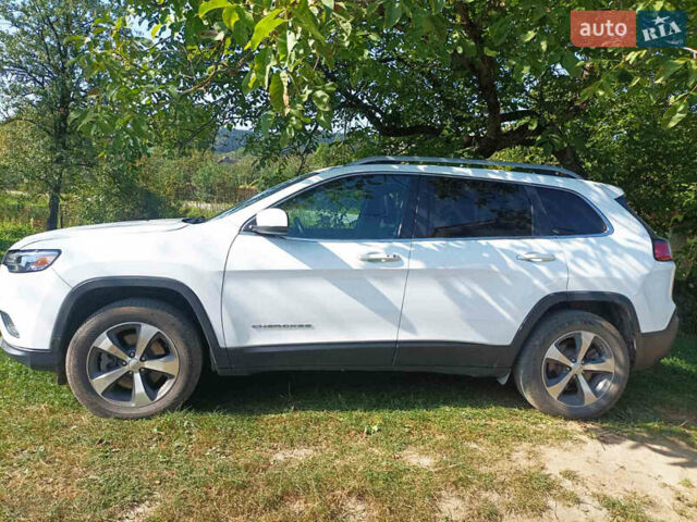 Белый Джип Чероки, объемом двигателя 2 л и пробегом 79 тыс. км за 19000 $, фото 1 на Automoto.ua