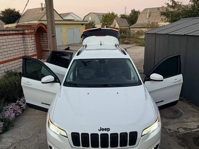 Білий Джип Cherokee, об'ємом двигуна 2.36 л та пробігом 96 тис. км за 20000 $, фото 1 на Automoto.ua