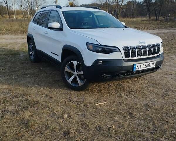 Белый Джип Чероки, объемом двигателя 3.24 л и пробегом 127 тыс. км за 20000 $, фото 1 на Automoto.ua