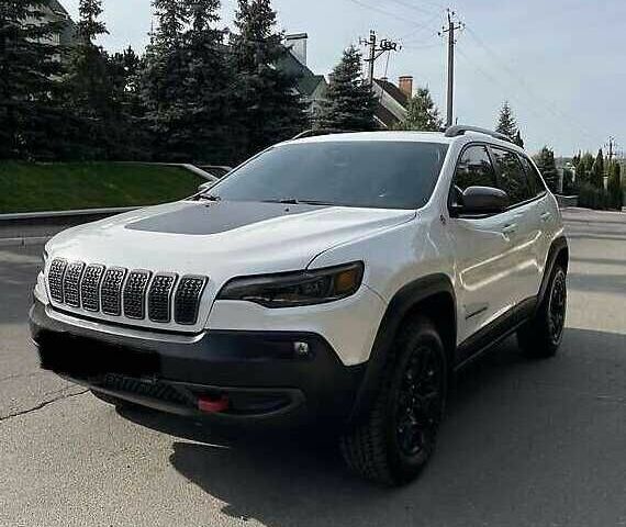 Белый Джип Чероки, объемом двигателя 3.2 л и пробегом 76 тыс. км за 16000 $, фото 1 на Automoto.ua