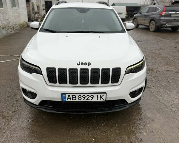 Белый Джип Чероки, объемом двигателя 2.36 л и пробегом 46 тыс. км за 16000 $, фото 1 на Automoto.ua
