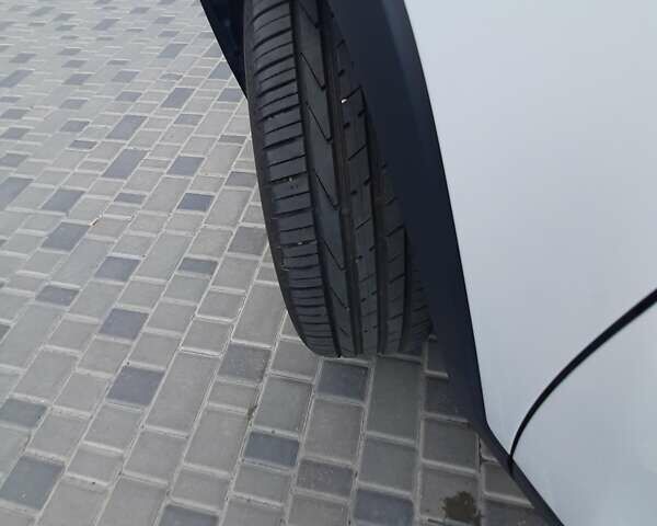 Білий Джип Cherokee, об'ємом двигуна 2.36 л та пробігом 69 тис. км за 18300 $, фото 1 на Automoto.ua
