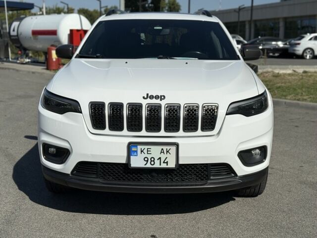 Білий Джип Cherokee, об'ємом двигуна 3.2 л та пробігом 120 тис. км за 21200 $, фото 1 на Automoto.ua
