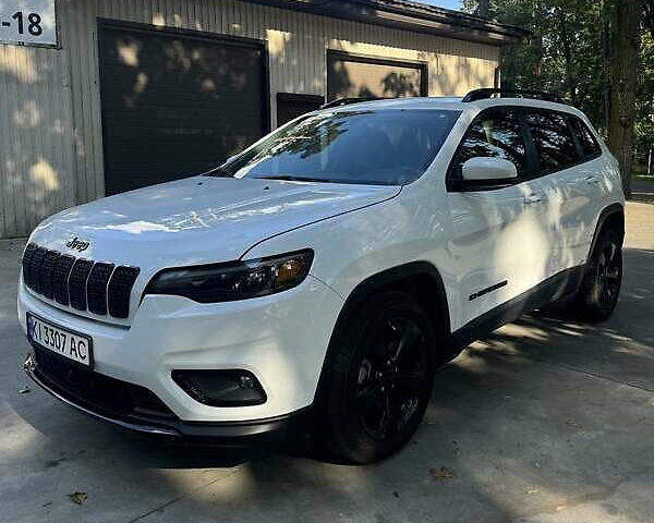 Белый Джип Чероки, объемом двигателя 2.36 л и пробегом 123 тыс. км за 15500 $, фото 1 на Automoto.ua