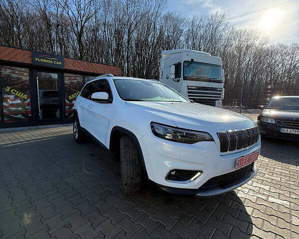 Белый Джип Чероки, объемом двигателя 0 л и пробегом 100 тыс. км за 16000 $, фото 1 на Automoto.ua