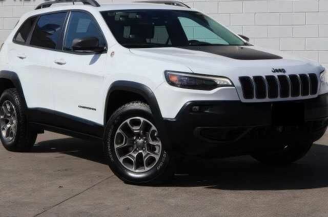 Білий Джип Cherokee, об'ємом двигуна 3.2 л та пробігом 55 тис. км за 9000 $, фото 1 на Automoto.ua