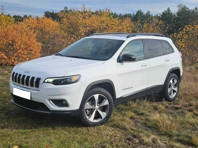 Белый Джип Чероки, объемом двигателя 3.2 л и пробегом 96 тыс. км за 13200 $, фото 1 на Automoto.ua