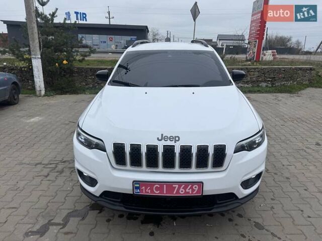 Білий Джип Cherokee, об'ємом двигуна 3.24 л та пробігом 75 тис. км за 26000 $, фото 1 на Automoto.ua