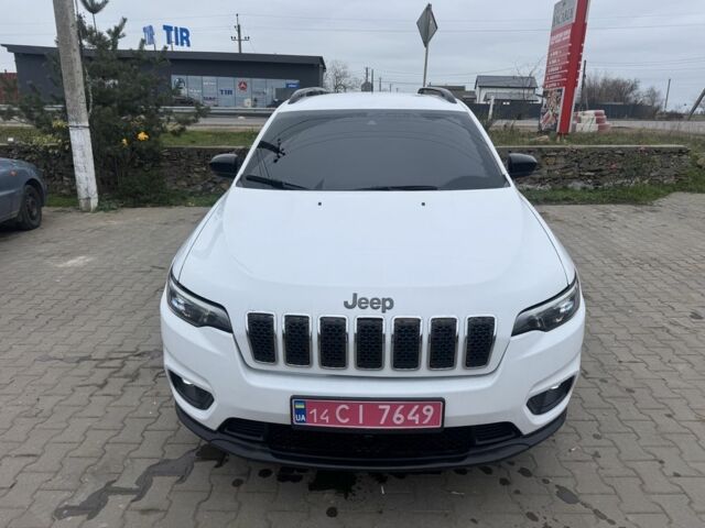 Белый Джип Чероки, объемом двигателя 3.2 л и пробегом 75 тыс. км за 26000 $, фото 1 на Automoto.ua