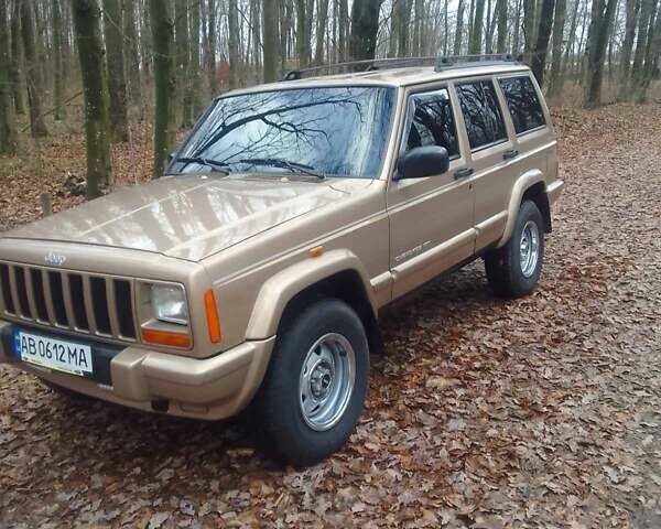 Бежевый Джип Чероки, объемом двигателя 2.5 л и пробегом 292 тыс. км за 5836 $, фото 1 на Automoto.ua