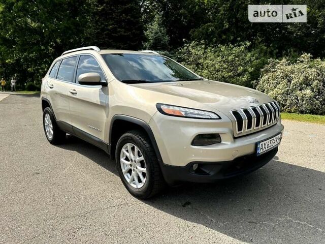 Бежевий Джип Cherokee, об'ємом двигуна 3.2 л та пробігом 139 тис. км за 12800 $, фото 1 на Automoto.ua