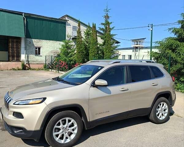 Джип Чероки 2014 в Чернигове на Automoto.ua Бежевый Джип Чероки, объемом двигателя 2.36 л и пробегом 95 тыс. км за 15460 $, фото 1 на Automoto.ua