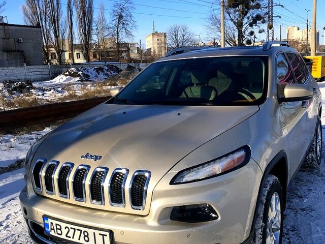 Бежевий Джип Cherokee, об'ємом двигуна 3.2 л та пробігом 254 тис. км за 13000 $, фото 1 на Automoto.ua