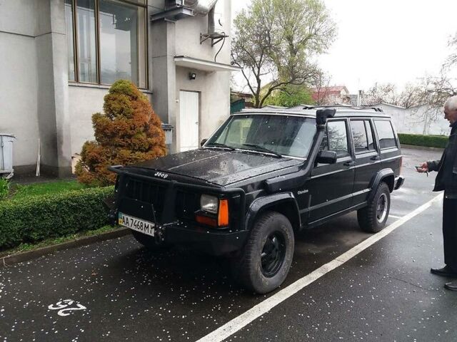 Чорний Джип Cherokee, об'ємом двигуна 4 л та пробігом 260 тис. км за 5500 $, фото 1 на Automoto.ua