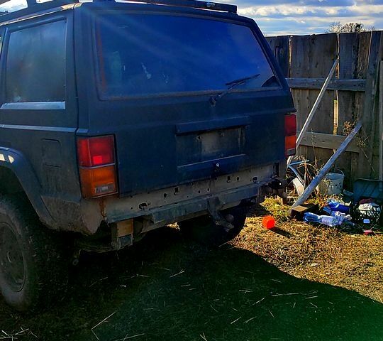 Чорний Джип Cherokee, об'ємом двигуна 25 л та пробігом 130 тис. км за 3800 $, фото 1 на Automoto.ua
