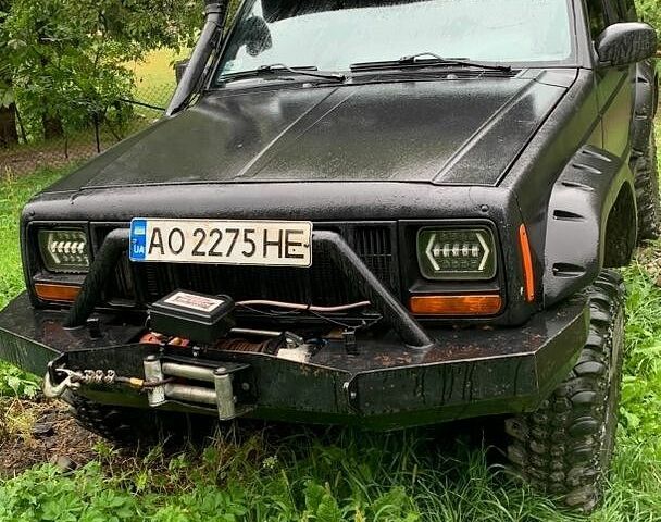 Черный Джип Чероки, объемом двигателя 2.5 л и пробегом 200 тыс. км за 7000 $, фото 1 на Automoto.ua